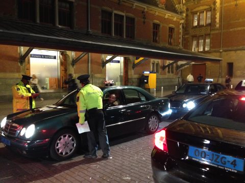 controle, tto, Amsterdam, taxi, centraal station, handhaving, taxichauffeur, taxistandplaats