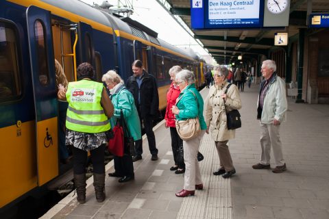 Valys, reisassistent, begeleid, trein reizien. Foto: Marcel van Manen