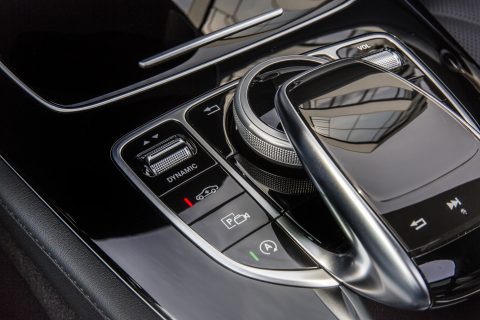 Mercedes-Benz E-Klasse T Modell, Press Test Drive Hamburg 2016, E 220d, designo hyazinthrot metallic, designo Leder Nappa schwarz/titangrau pearlAIR BODY CONTROL, AVANTGARDE, E 220 d, Kraftstoffverbrauch kombiniert: 4,2 l/100 km, CO2-Emissionen kombinie