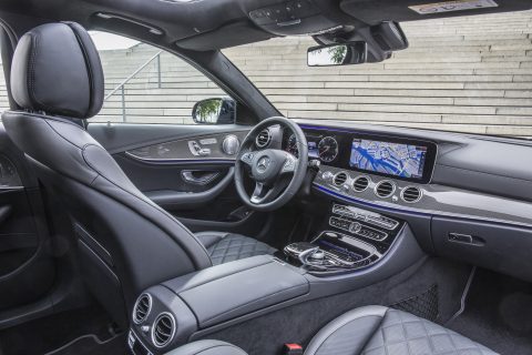 Mercedes-Benz E-Klasse T Modell, Press Test Drive Hamburg 2016, E 220d, designo hyazinthrot metallic, designo Leder Nappa schwarz/titangrau pearlAIR BODY CONTROL, AVANTGARDE, E 220 d, Kraftstoffverbrauch kombiniert: 4,2 l/100 km, CO2-Emissionen kombinie