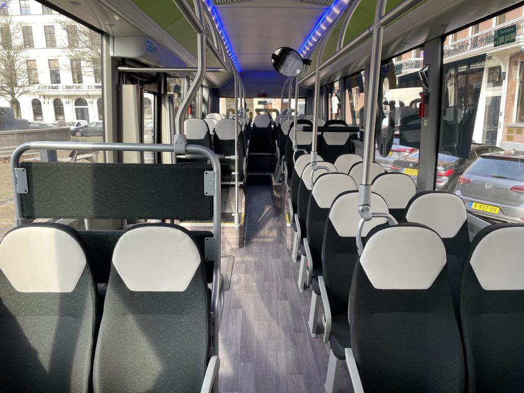 Het interieur van de nieuwe elektrische bus